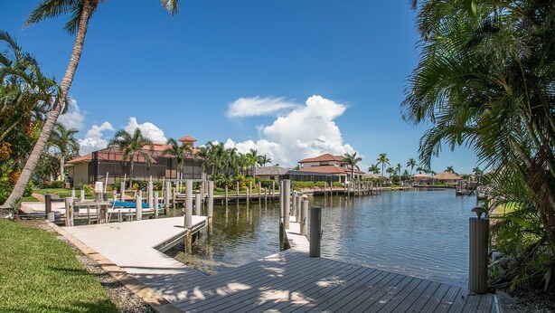 Property grounds - Waterfront 4BR, 4BA Marco Island home with heated pool and Wi-Fi. (Marco Island)