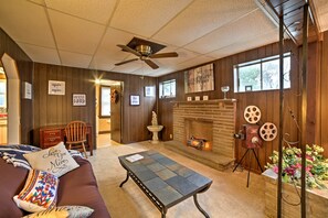 TV, fireplace