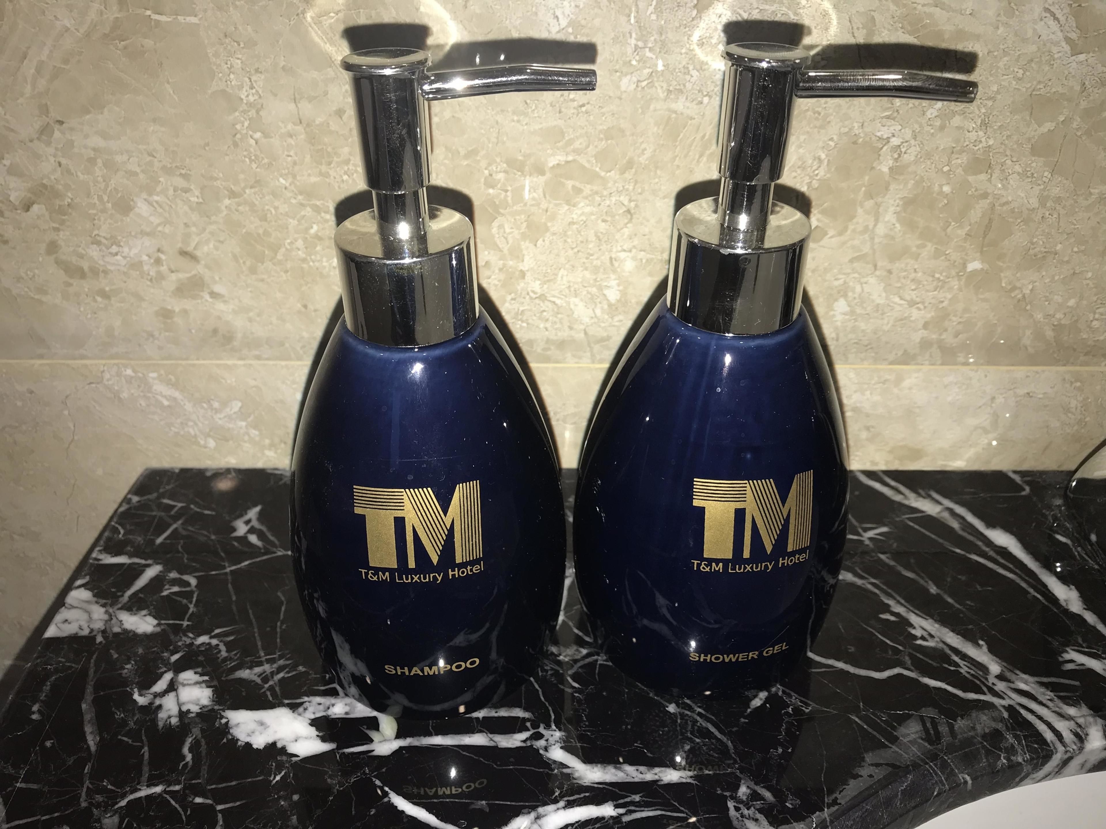 separate bathtub and shower, deep-soaking bathtub, rainfall showerhead