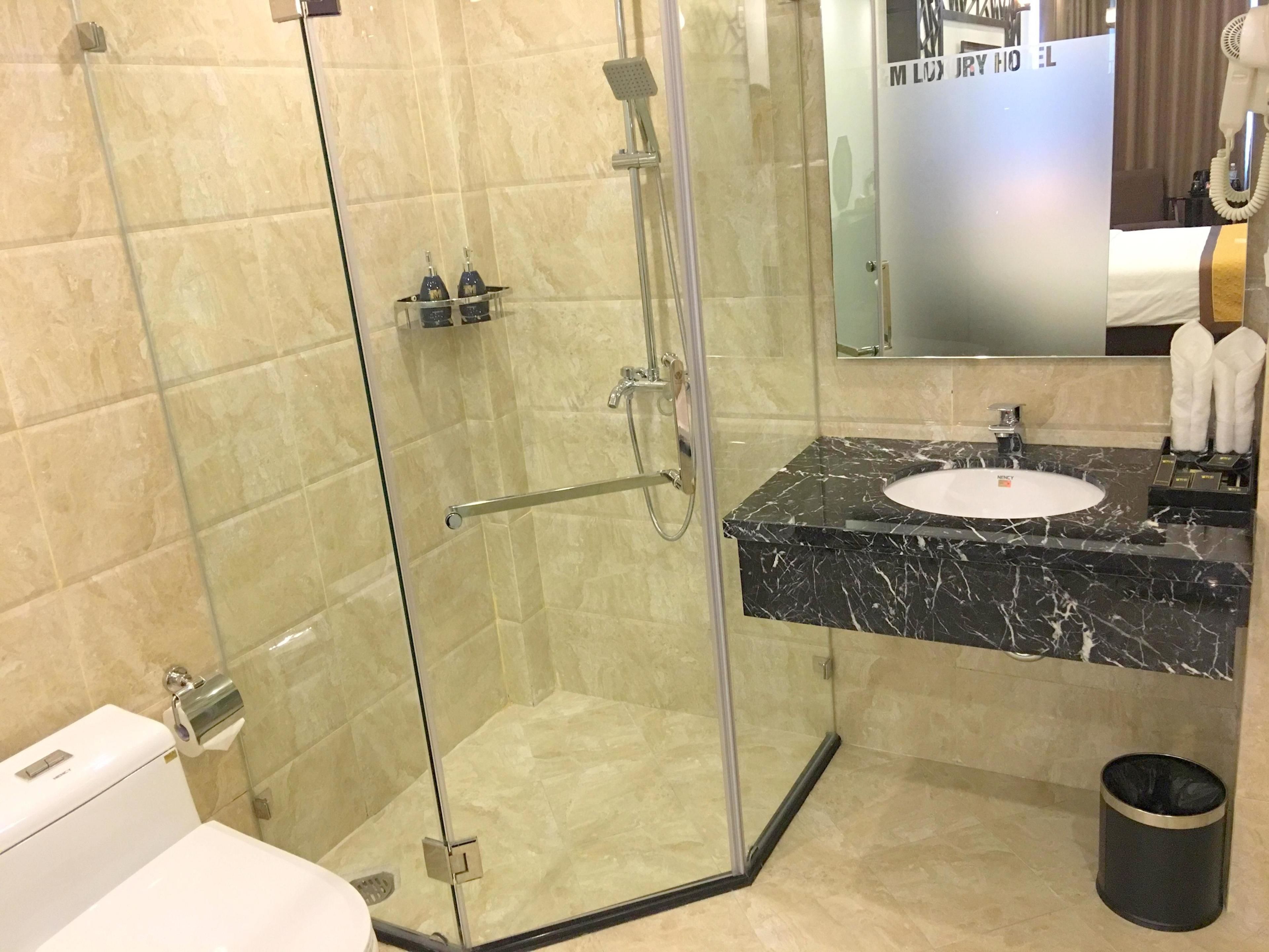 separate bathtub and shower, deep-soaking bathtub, rainfall showerhead