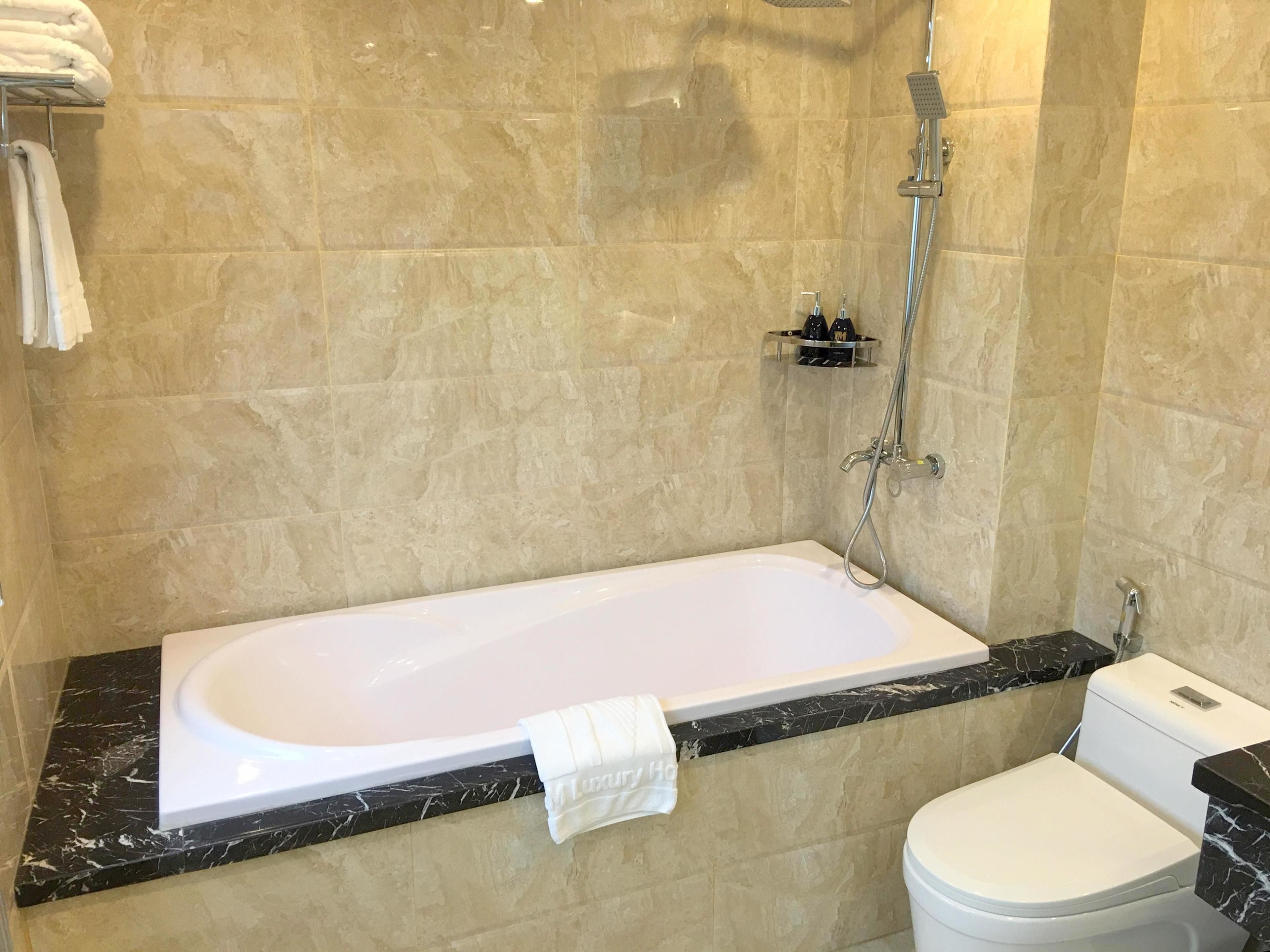 separate bathtub and shower, deep-soaking bathtub, rainfall showerhead