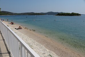 Sun-loungers - Two bedroom apartment A.6. (Jezera)