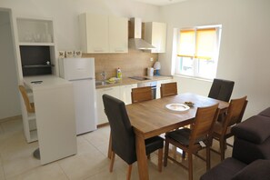 Kühlschrank, Ofen, Herdplatte, Geschirrspüler