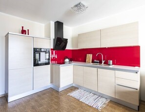 Réfrigérateur, four, plaque de cuisson, lave-vaisselle