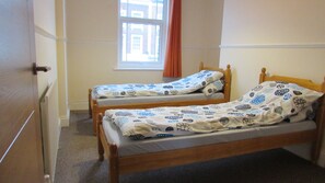 1 bedroom, iron/ironing board, WiFi, bed sheets - Cozy one bedroom apartment near centre  (Bristol)