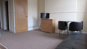 TV - Cozy one bedroom apartment near centre  (Bristol)