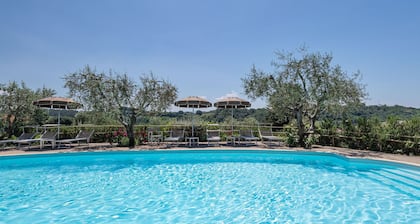 FALCO: Peaceful farmcottage close to Tuscany 's treasures, 1 mile from shops