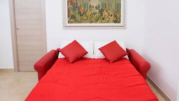 1 habitación, insonorización y tabla de planchar con plancha