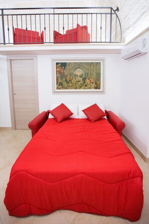 1 bedroom, soundproofing, iron/ironing board, travel cot