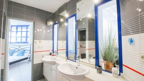 Shower, towels