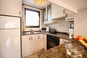 Fridge, oven, coffee/tea maker, toaster
