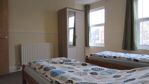 1 bedroom, iron/ironing board, WiFi, bed sheets - One Bedroom Apartment Near Centre  (Bristol)