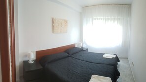 1 多间卧室、客房内保险箱、熨斗/熨衣板、床单