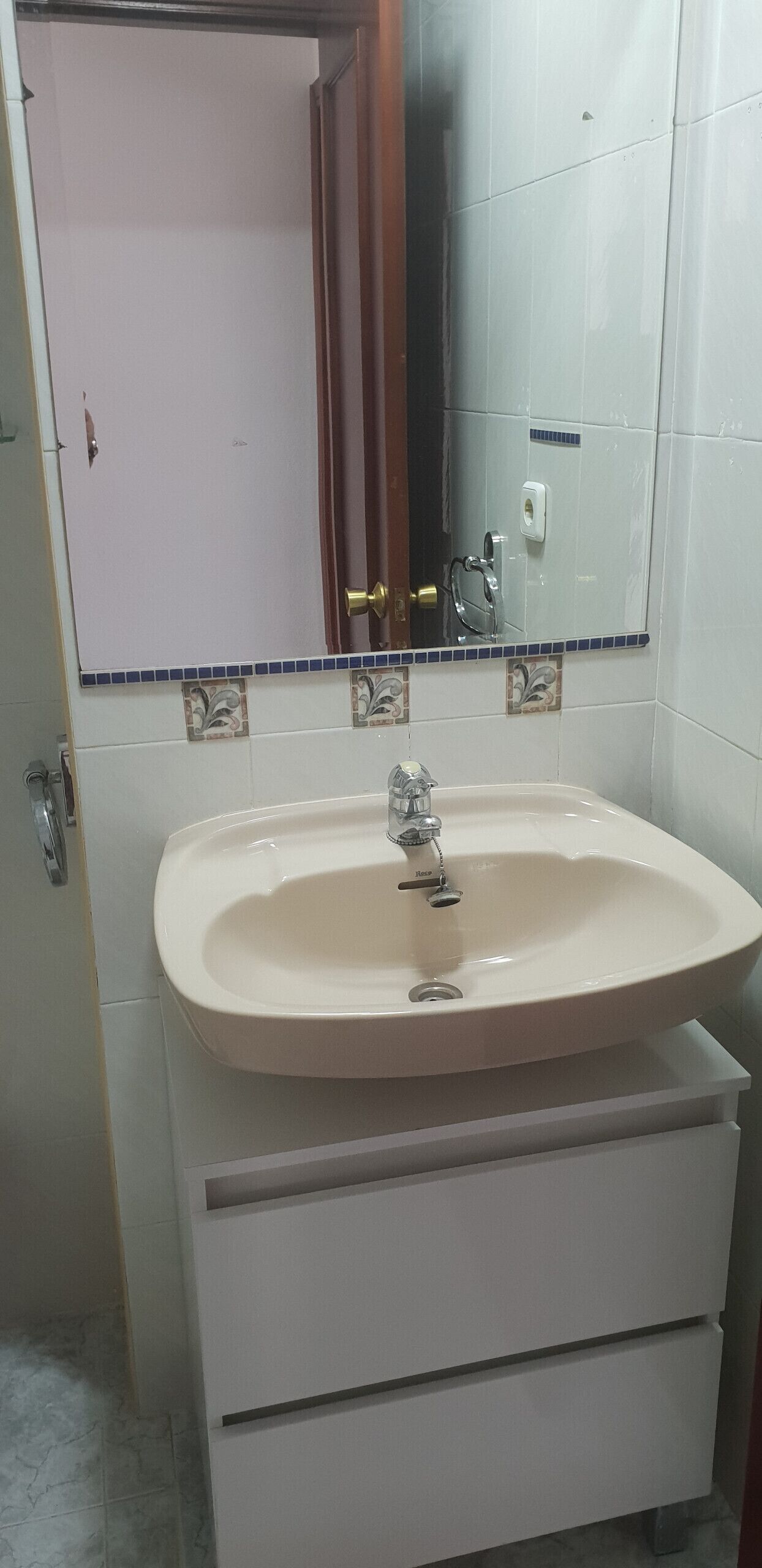 Badewanne, Handtücher, Toilettenpapier