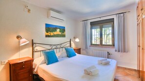 2 bedrooms, iron/ironing board, free WiFi, bed sheets - Beautiful villa with sea views Marquesa EL (Denia)