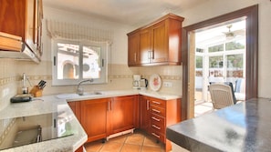 Fridge, dishwasher, coffee/tea maker, toaster