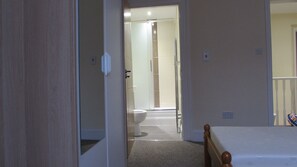 2 bedrooms, internet - 2 Bedroom apartment near centre (Bristol)