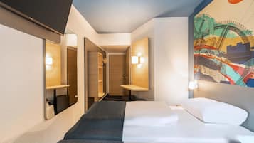 Desk, blackout curtains, soundproofing, free WiFi