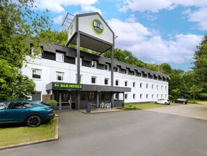 A B&B hotel with a modern design, featuring a prominent B&B logo on the facade. - B&B HOTEL Dortmund-West (Dortmund)