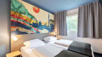 Desk, blackout drapes, soundproofing, free WiFi