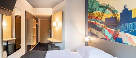 Desk, blackout drapes, soundproofing, free WiFi