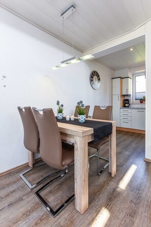 Dining - Vacation cottage Inga, Germany (Esens)