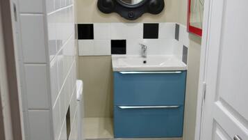 Douche, sĂšche-cheveux