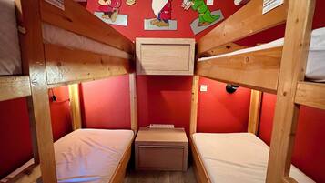 4 habitaciones, cuna de viaje y wifi