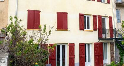 Grand grenier aménagé. Maison de ville