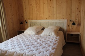 3 bedrooms, iron/ironing board, travel crib, free WiFi