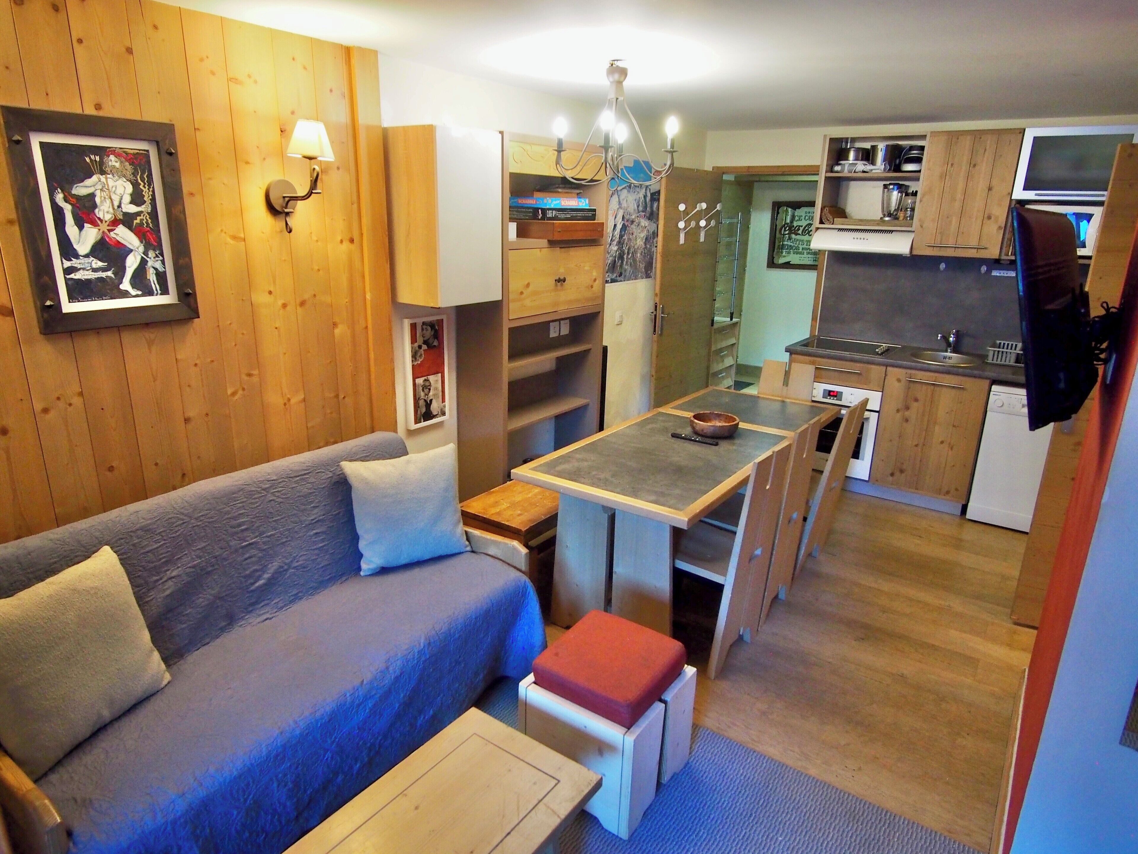 电视、书、立体声音响