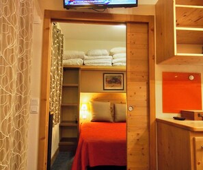 1 bedroom, iron/ironing board, travel cot, WiFi - Risoul - Apart 202 - Pool/Sauna - WIFI - Fully equipped - Foot of slopes (Risoul)