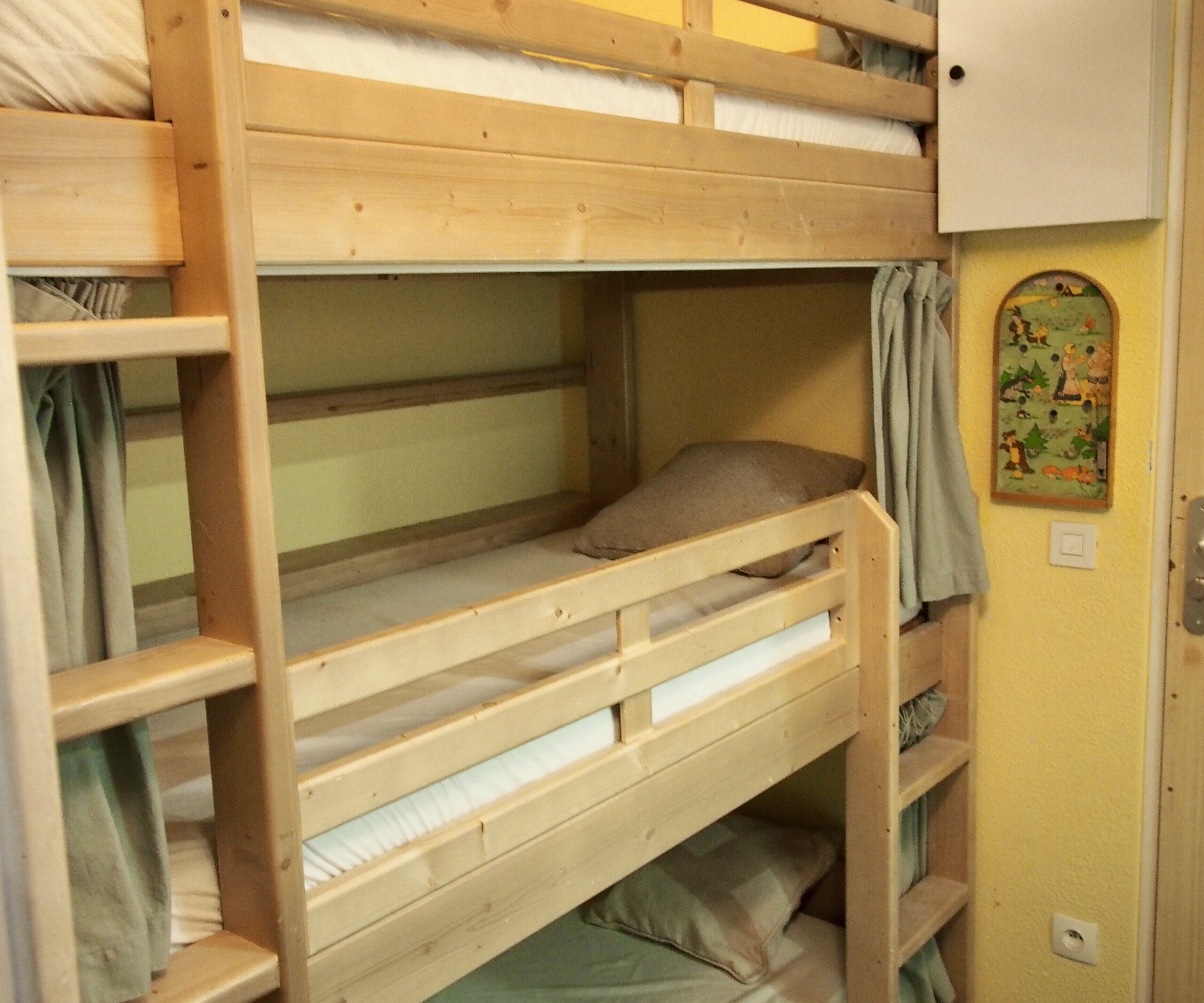 Travel cot, WiFi