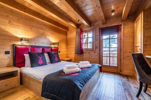7 bedrooms, desk, free WiFi, bed sheets