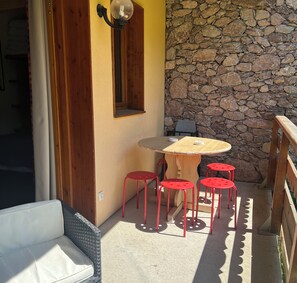 Outdoor dining - Apartment 204 - Pool/Sauna - Fully equipped - WIFI - 34m² - Foot of ski slopes (Risoul)