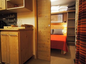 1 chambre, fer et planche à repasser, lit parapluie, Wi-Fi