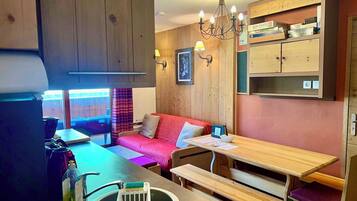 Televisie, boeken en een stereo