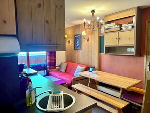 Televisión, libros y estéreo 