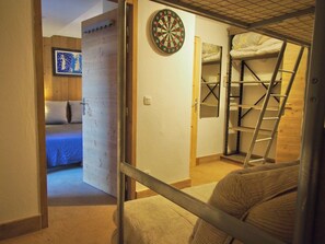 2 chambres, fer et planche à repasser, lit de bébé portatif, Wi-Fi