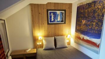 2 dormitoris, planxa i posts de planxar, un bressol de viatge i wifi