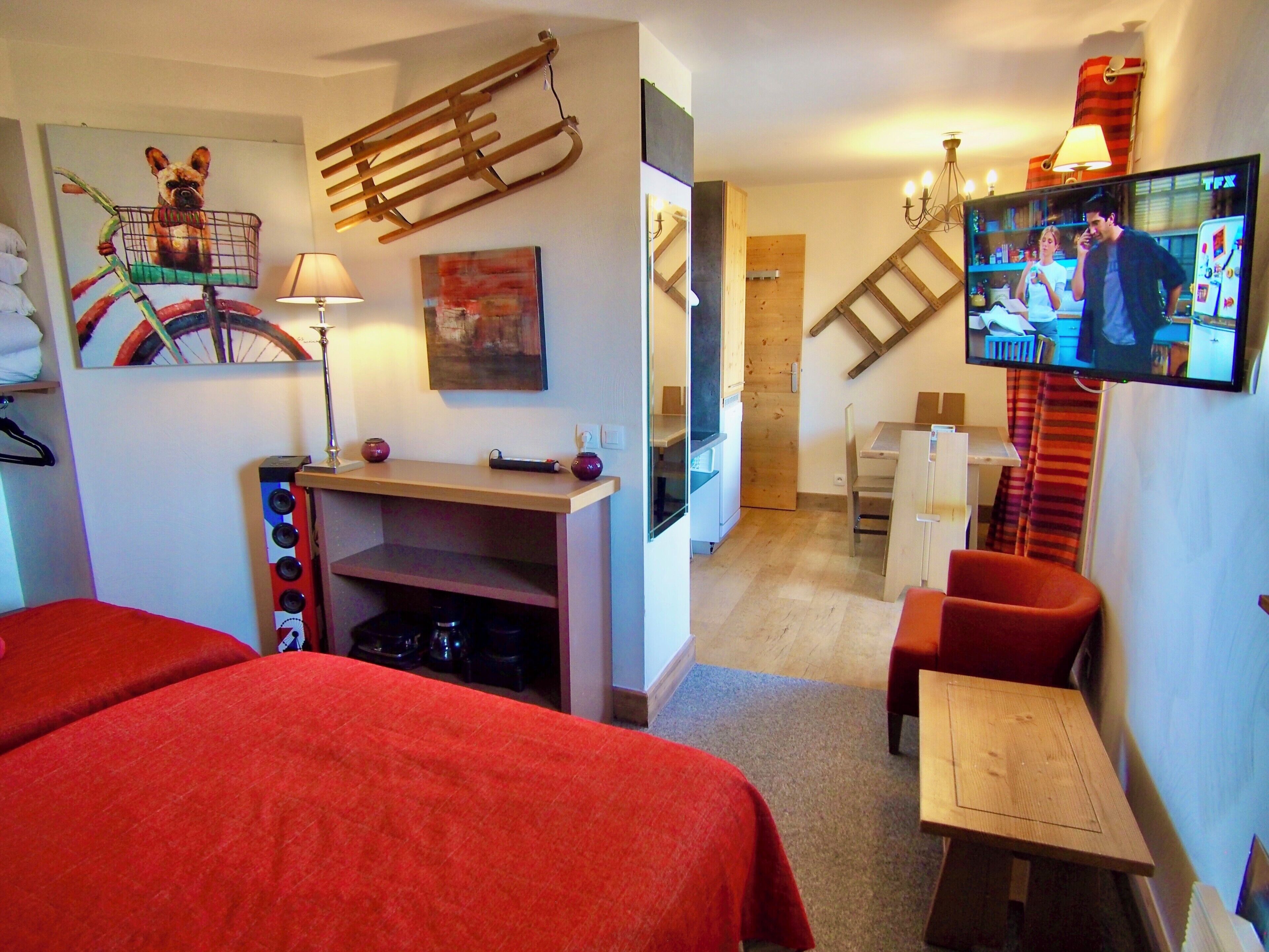 Fer et planche à repasser, lit parapluie, Wi-Fi