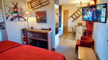 Planxa i posts de planxar, un bressol de viatge i wifi