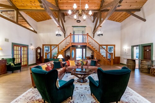  Historic Old Massanutten Lodge. Hot Tub! close to JMU and Massanutten Resort!