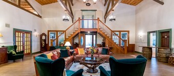  Historic Old Massanutten Lodge. Hot Tub! close to JMU and Massanutten Resort!