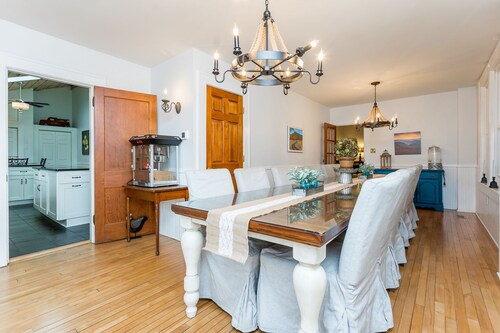  Historic Old Massanutten Lodge. Hot Tub! close to JMU and Massanutten Resort!