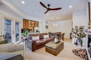 Smart TV, console de videogame, DVD player, pebolim