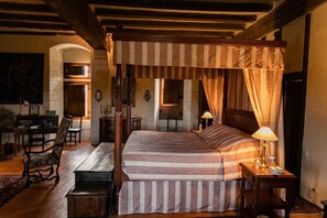 Individually decorated, soundproofing, free WiFi, bed sheets