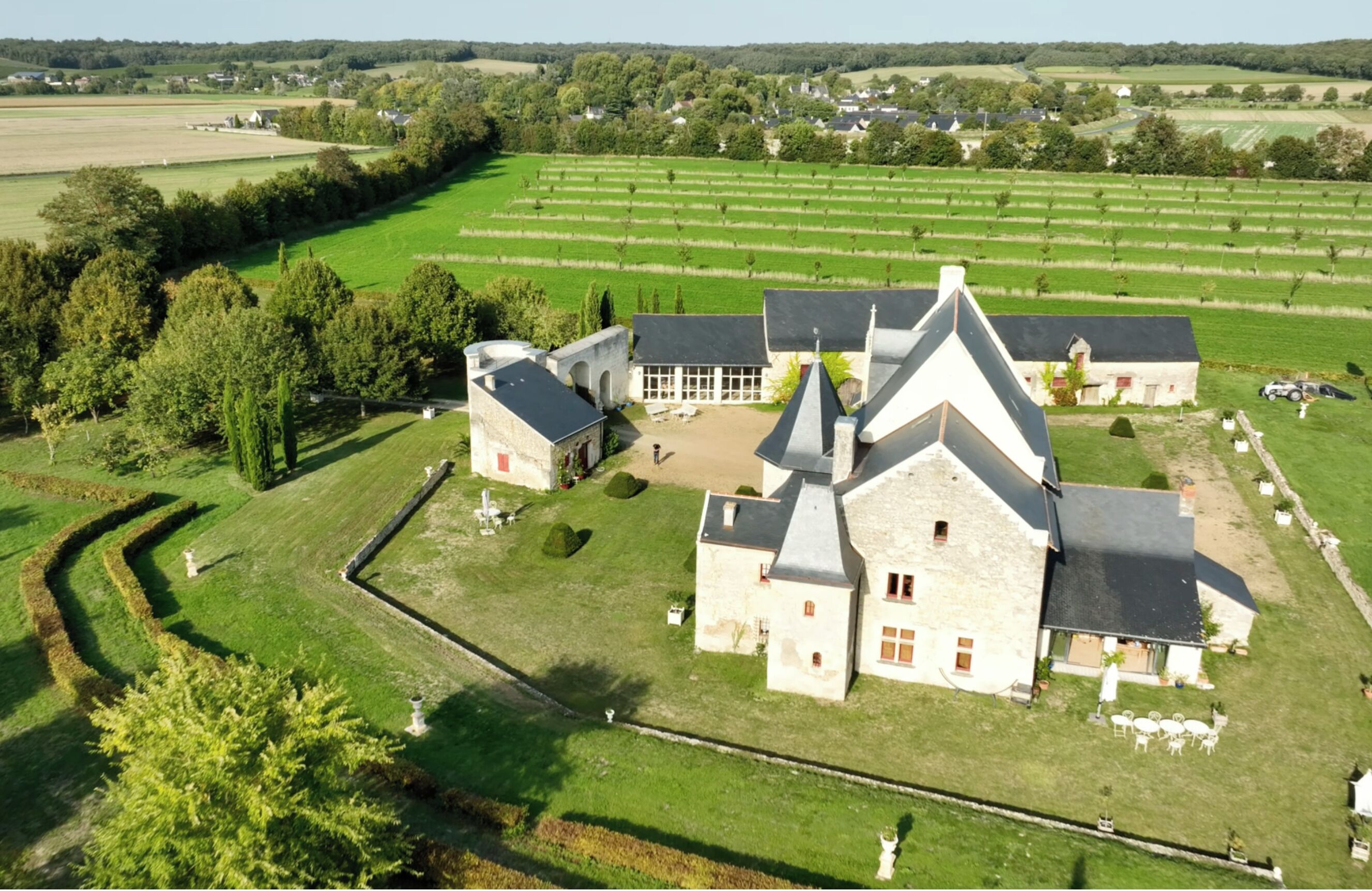 Vista frontal de la propiedad