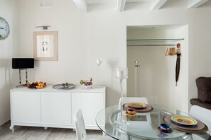 Apartment, 1 Double Bed with Sofa bed | Living room | Smart TV - Scuto Home (Catania)