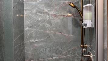 Kamar Double Standar, 1 Tempat Tidur Queen, Bebas Asap Rokok | Shower kamar mandi